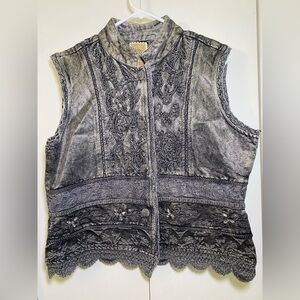 Flashback Vintage embroidered denim vest in a gray (Ptp 21”)
